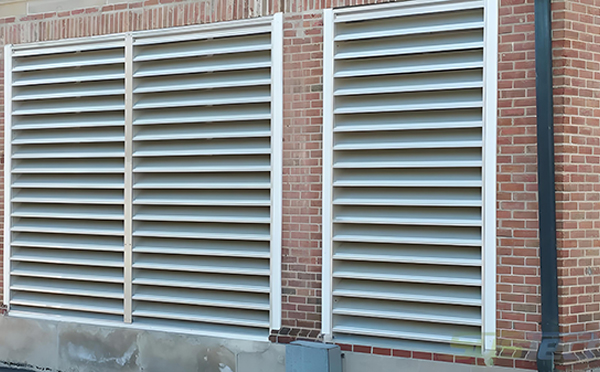 齐干却勒街道百叶窗