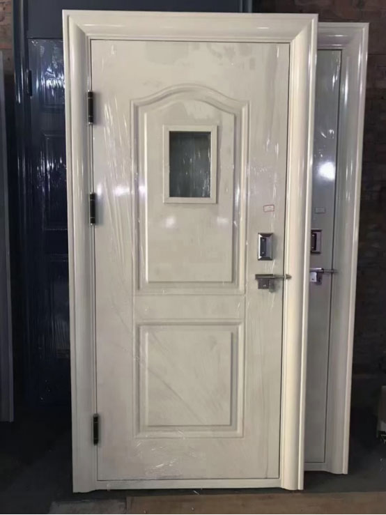 齐干却勒街道学校教室门