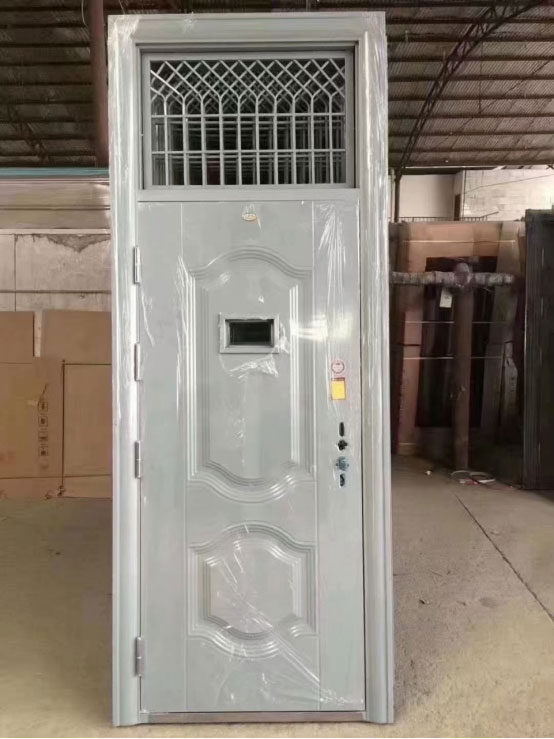 齐干却勒街道学校教室门