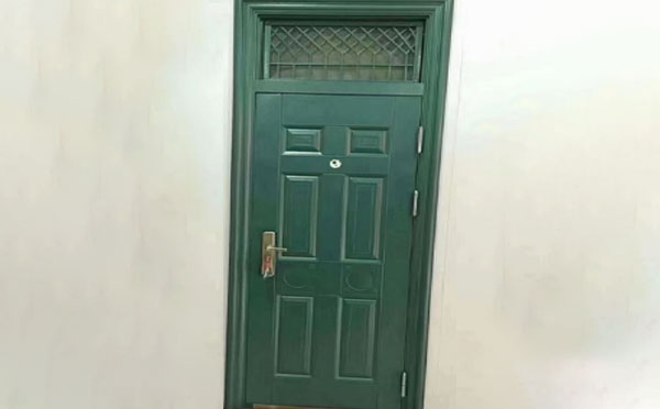 齐干却勒街道学校教室门