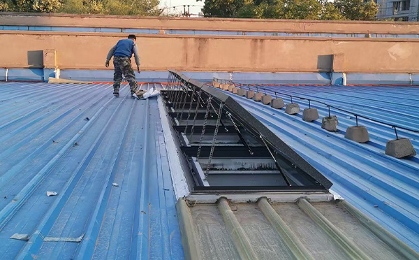 某区域性物流仓储中心齐干却勒街道排烟窗系统安装项目